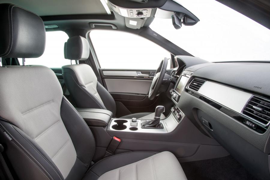 Интерьер Volkswagen Touareg V6 FSI Wolfsburg Edition 2016 года  (NA) (фото 11 из 11)